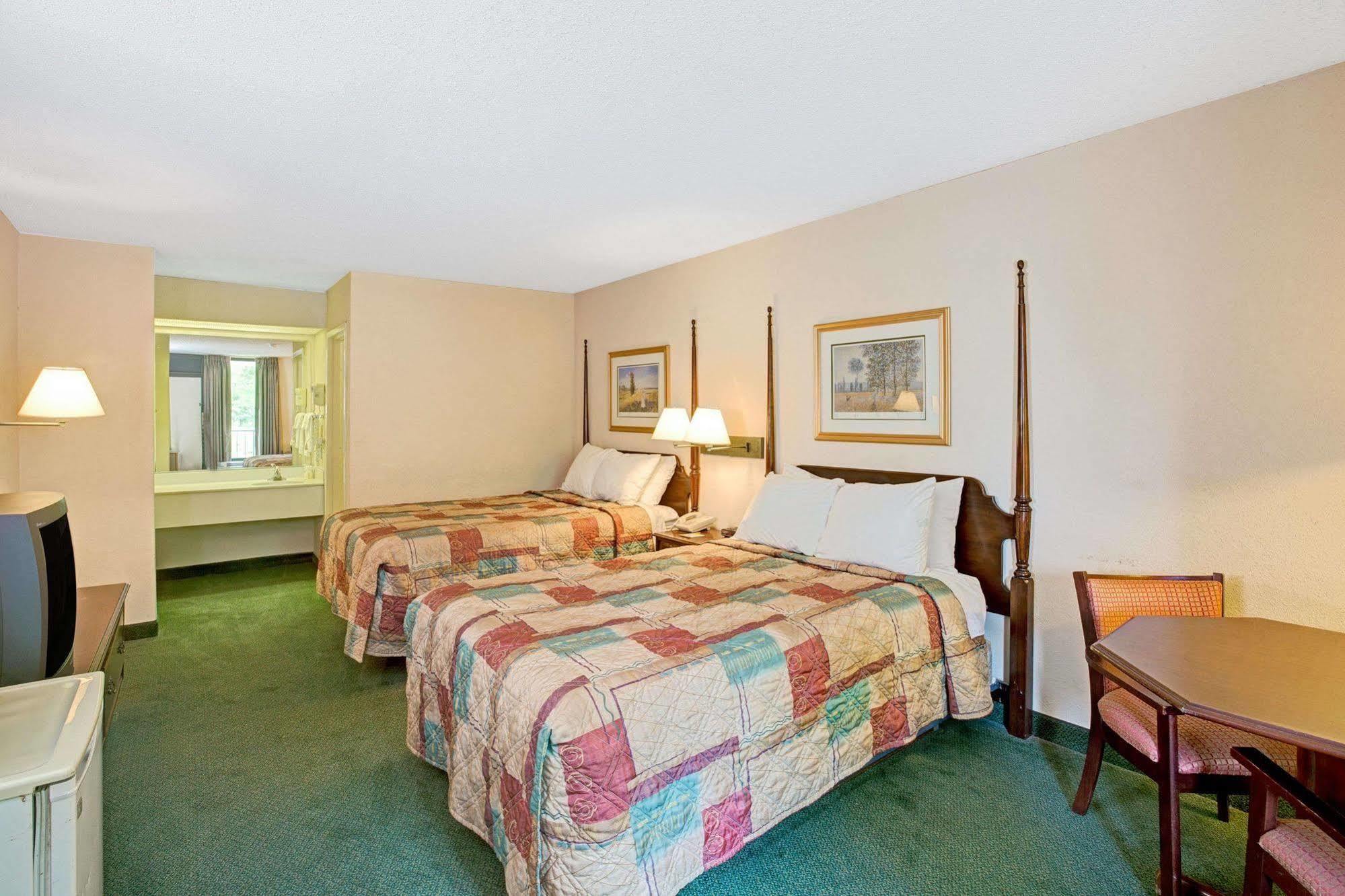 Days Inn Lake Norman Cornelius Dış mekan fotoğraf